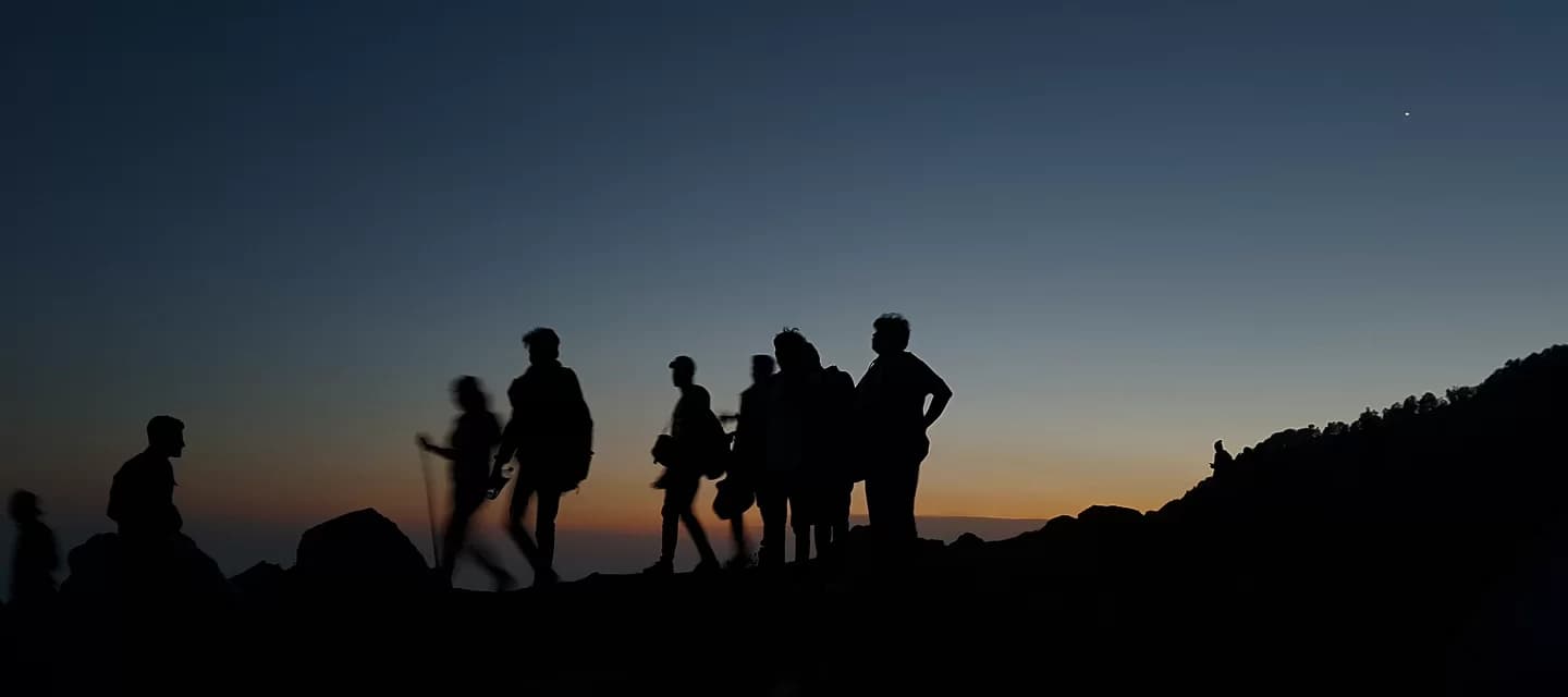 Tour Trekking Kết Hợp Camping 2025 – Xu Hướng Du Lịch Trải Nghiệm