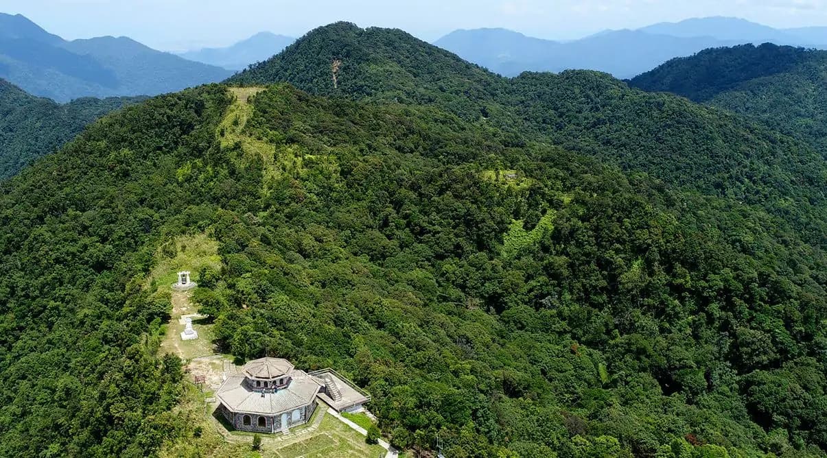 Kinh Nghiệm Trekking Bạch Mã Mới Nhất 2025 | Chuẩn Bị Hành Trình An Toàn & Trọn Vẹn